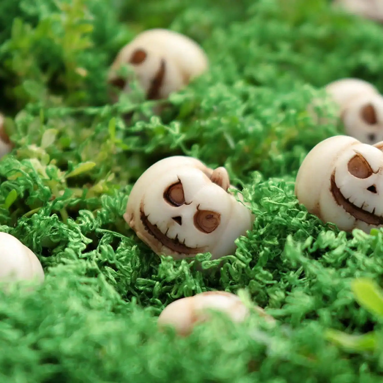 20pcs Mini Resin Pumpkins – Realistic Halloween Party & Garden Décor