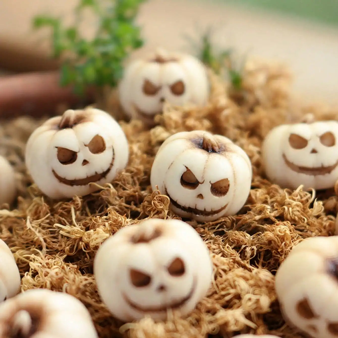 20pcs Mini Resin Pumpkins – Realistic Halloween Party & Garden Décor