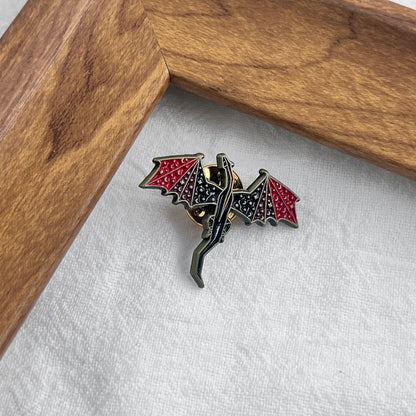 Vintage Gothic Thrones Game Enamel Pin Punk Style Red Black Dragon Wing Brooch for Fantasy Novel TV Series Backpack Jacket