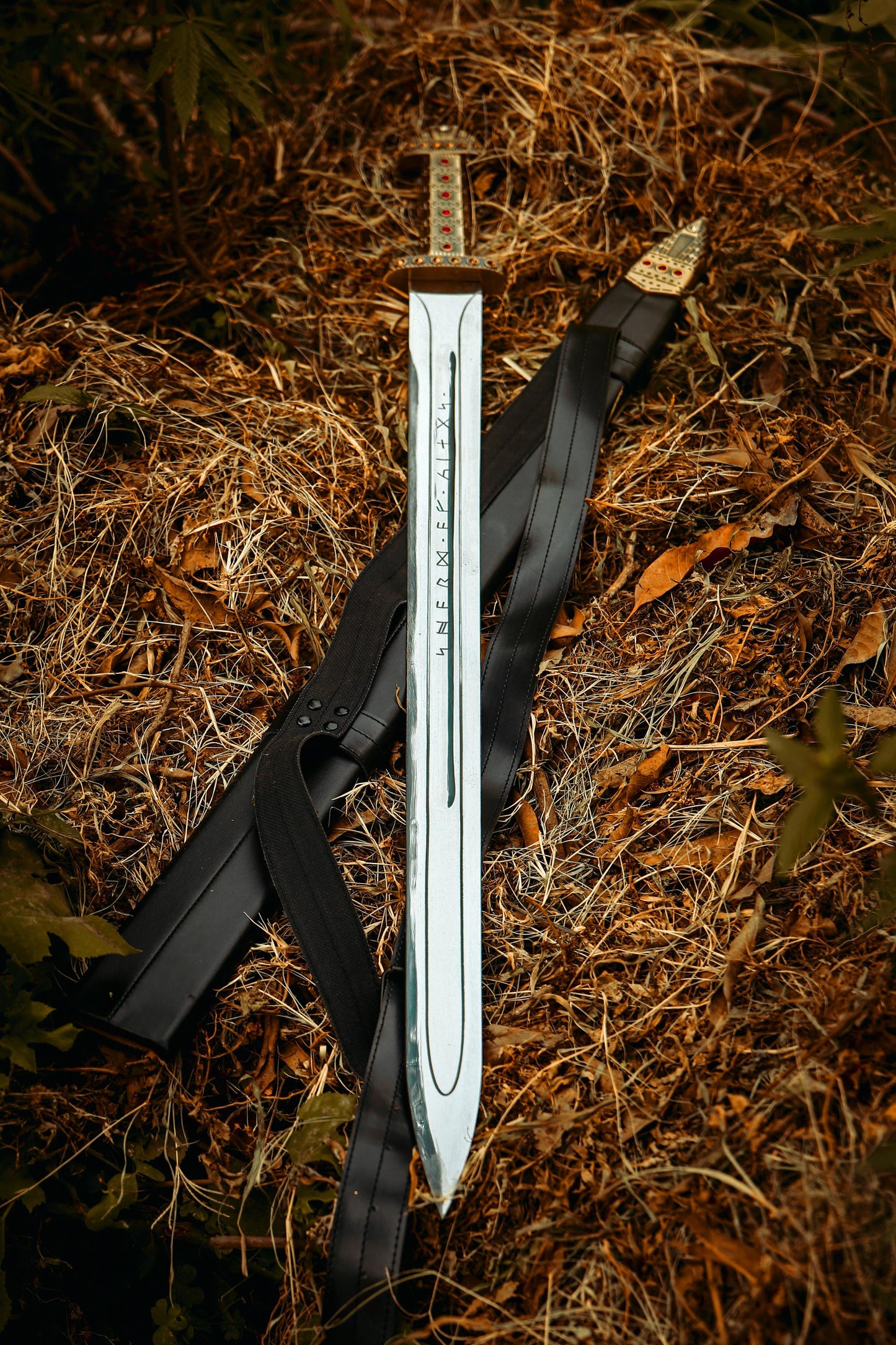 Hand Forged Ragnar Lothbrok Viking Replica Sword – Leather Scabbard