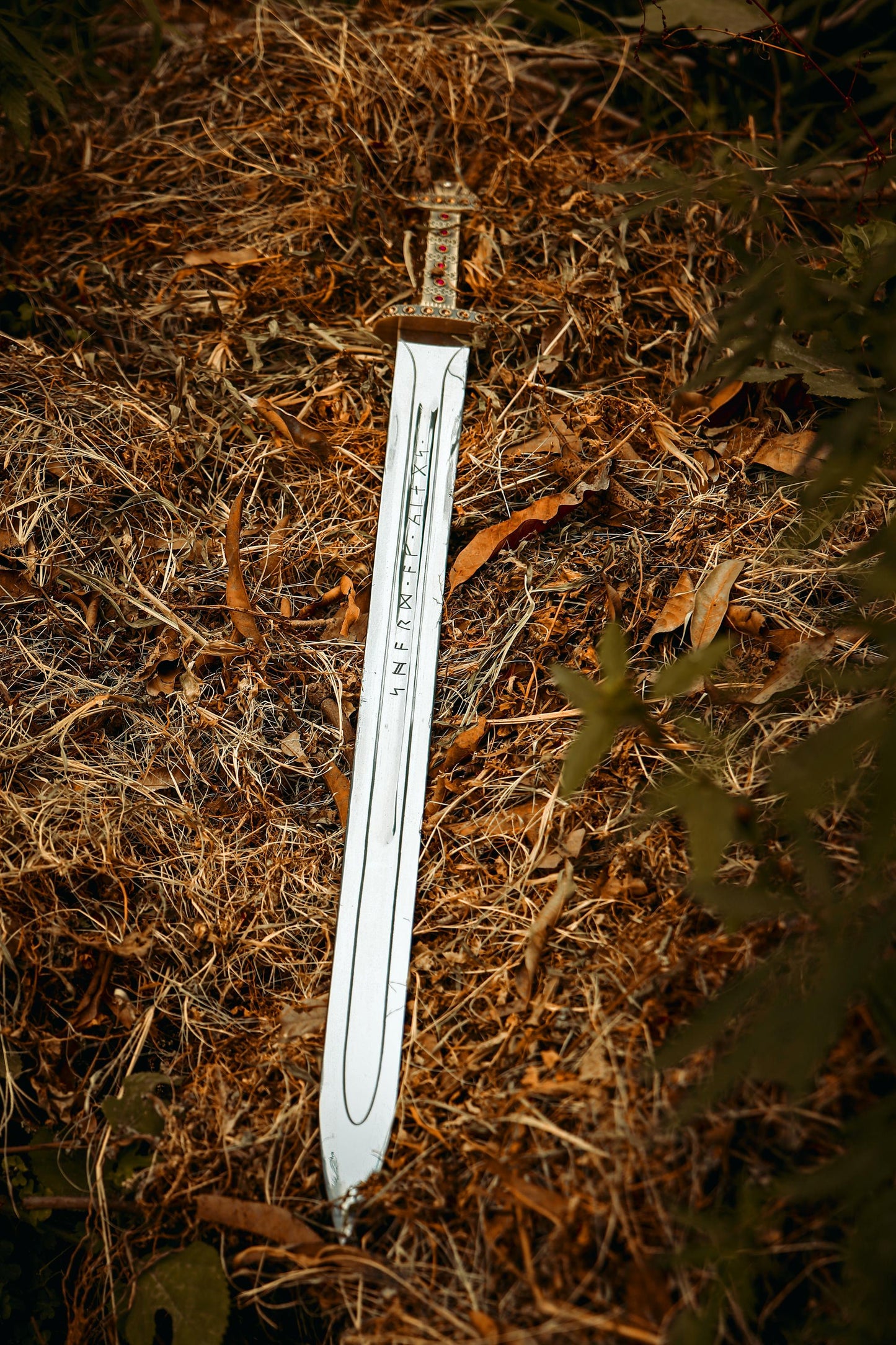 Hand Forged Ragnar Lothbrok Viking Replica Sword – Leather Scabbard